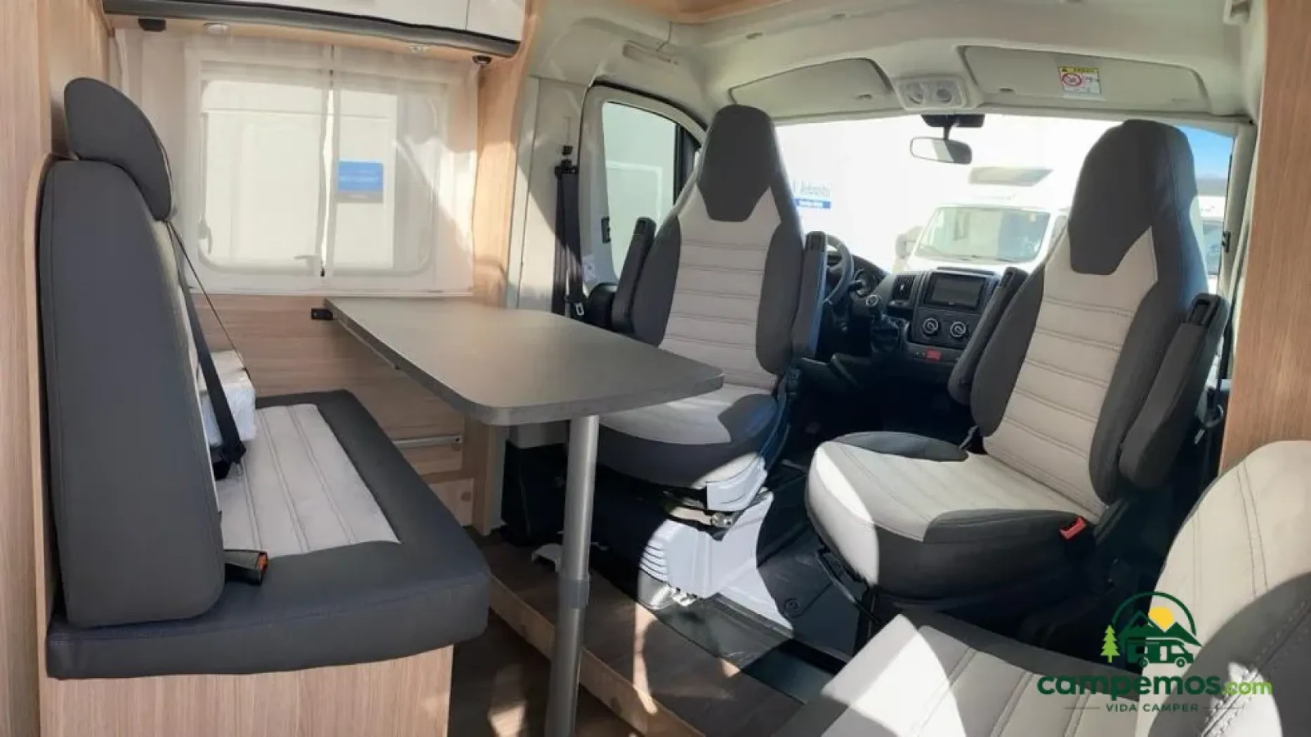 Autocaravana de alquiler en Barcelona — foto 3