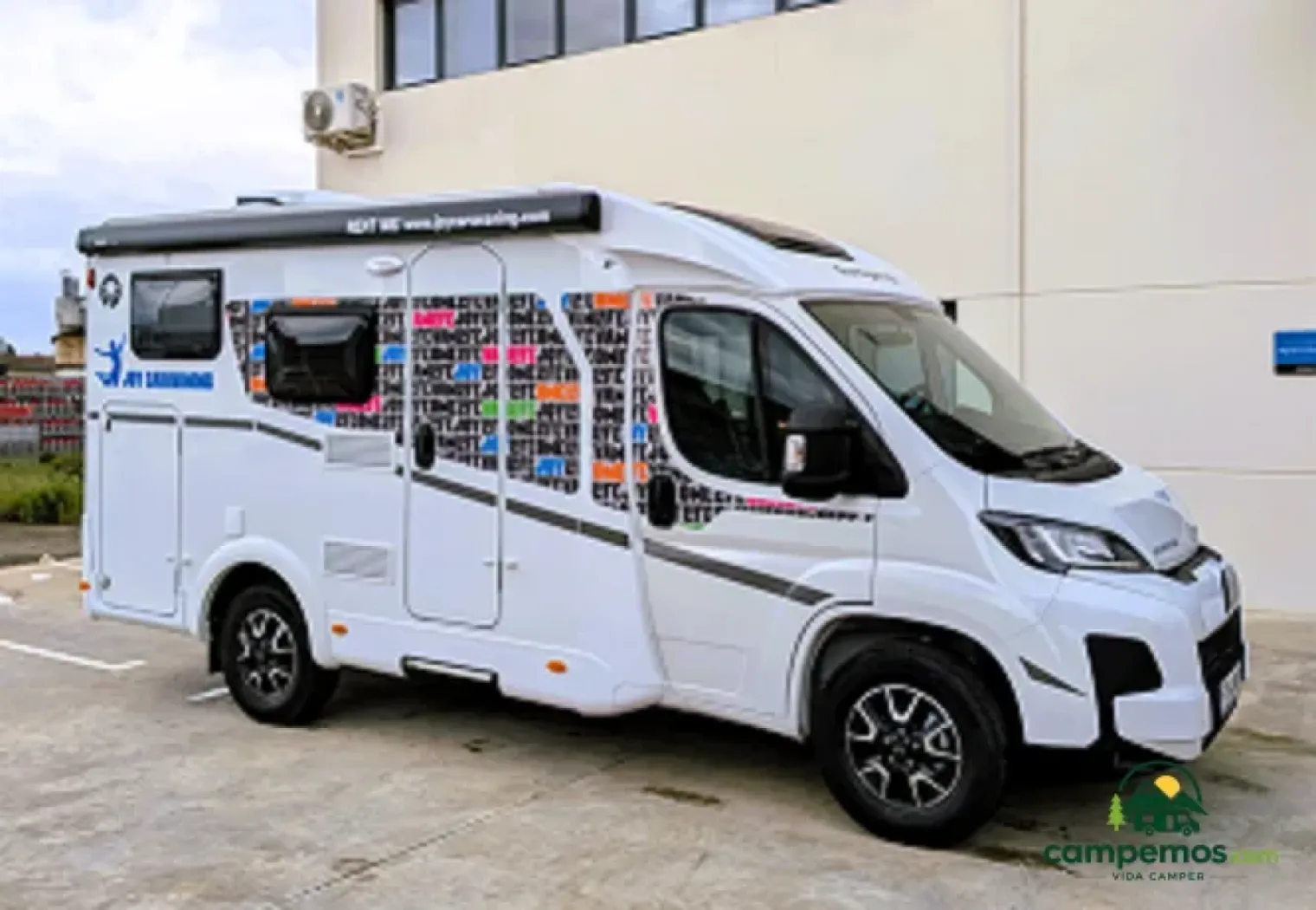 Autocaravana de alquiler en Barcelona — foto 4