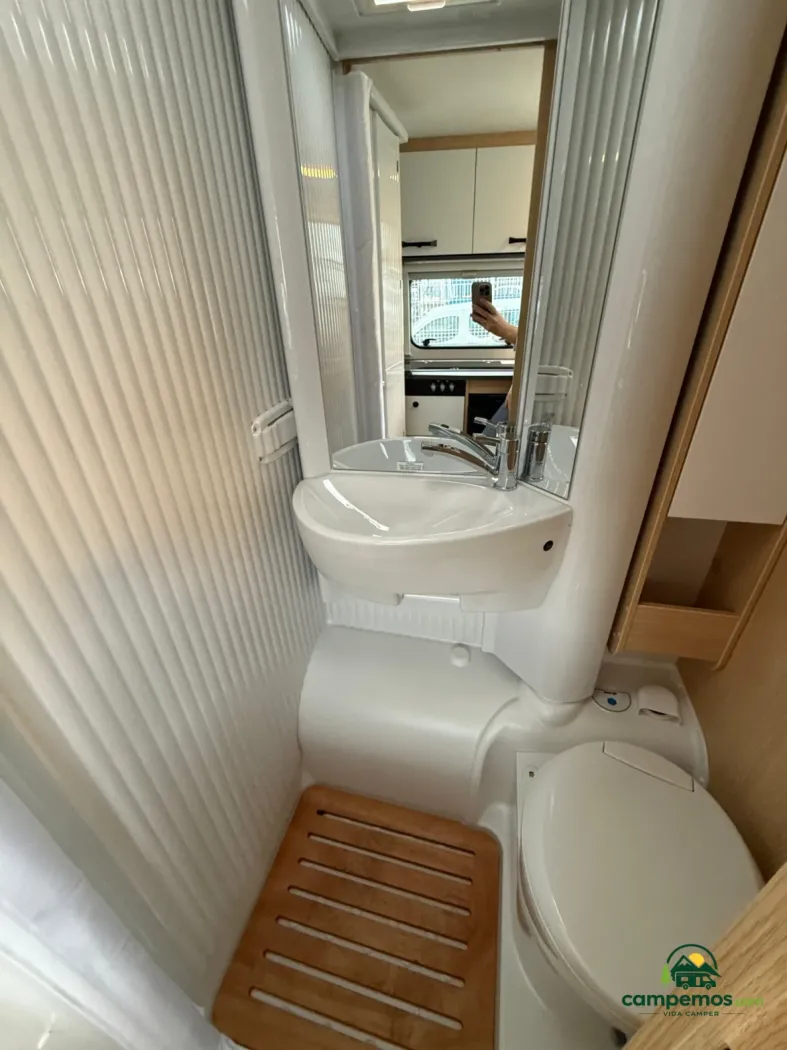 Autocaravana de alquiler en Barcelona — foto 9