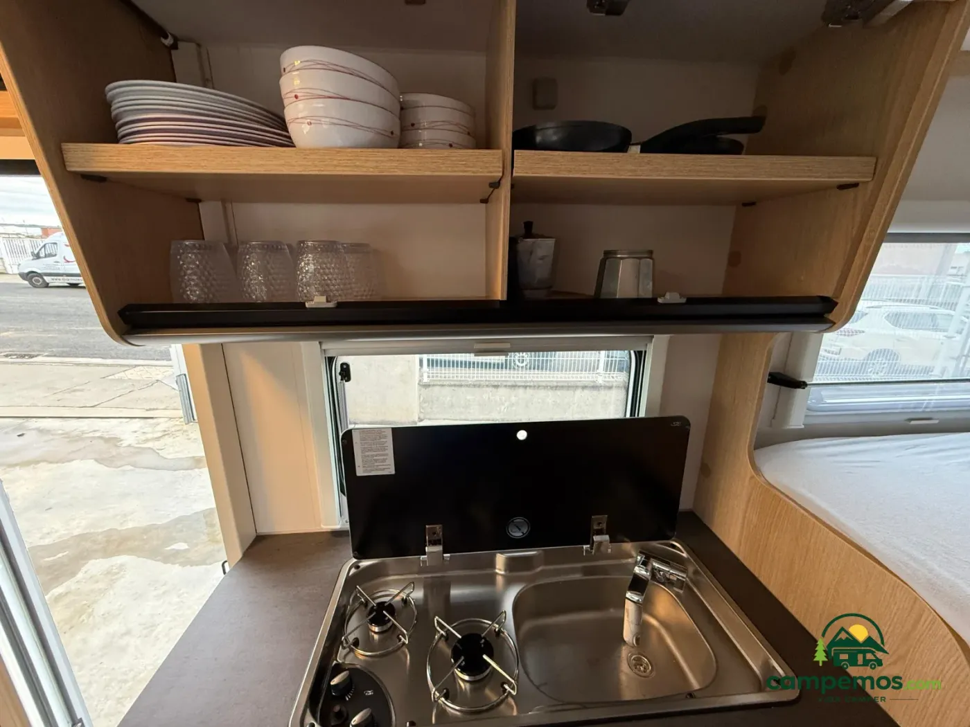 Autocaravana de alquiler en Barcelona — foto 10